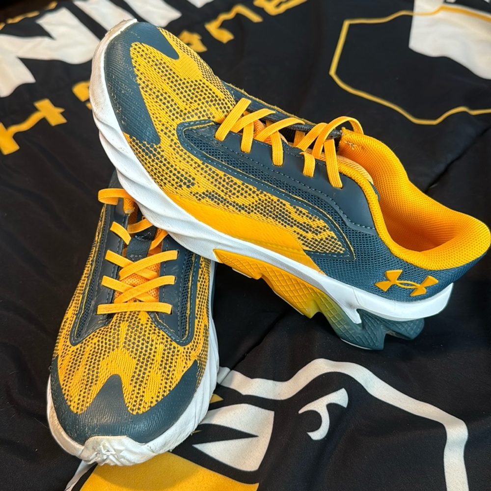 Boys Under Armour Sneakers